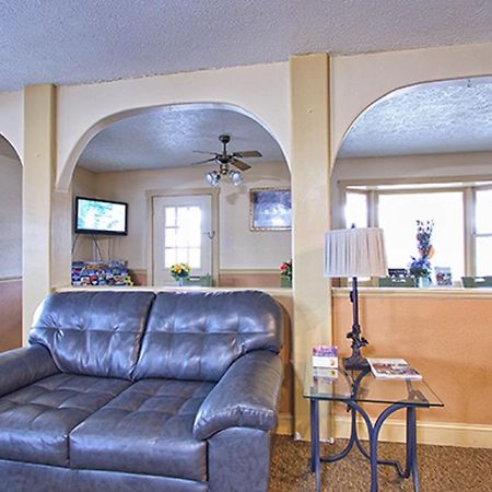 Super 8 By Wyndham Christiansburg Motel Екстериор снимка