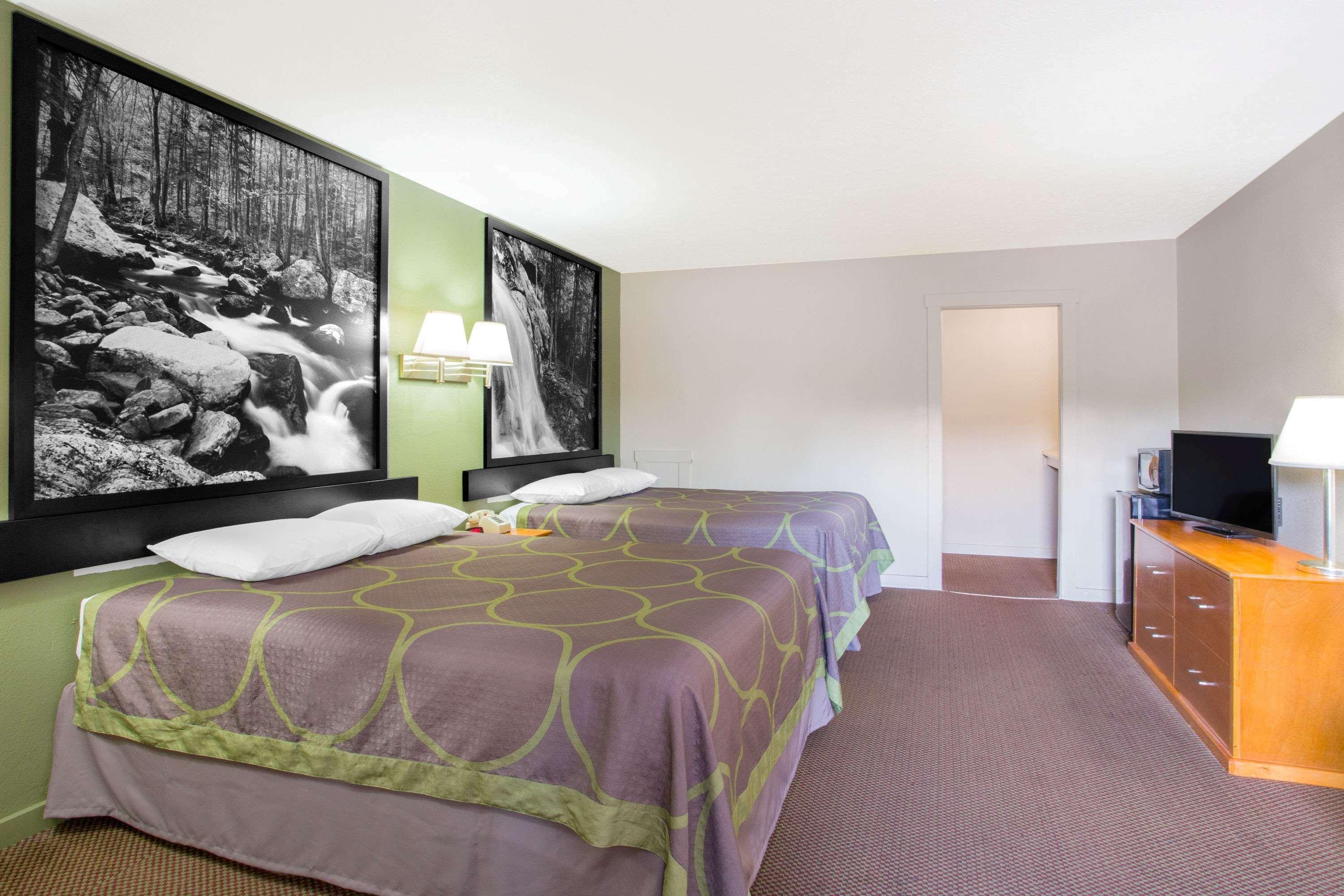 Super 8 By Wyndham Christiansburg Motel Екстериор снимка