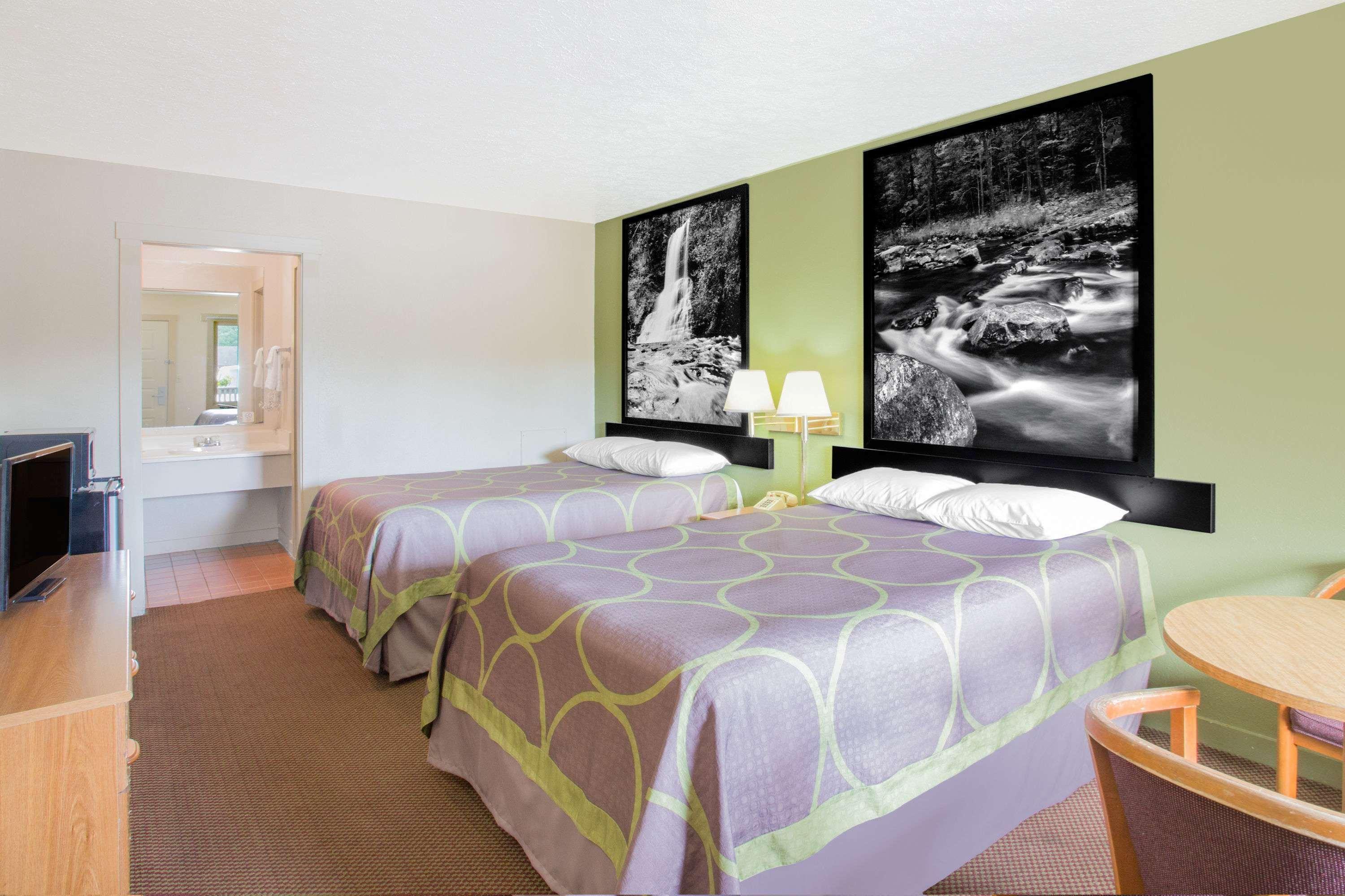 Super 8 By Wyndham Christiansburg Motel Екстериор снимка