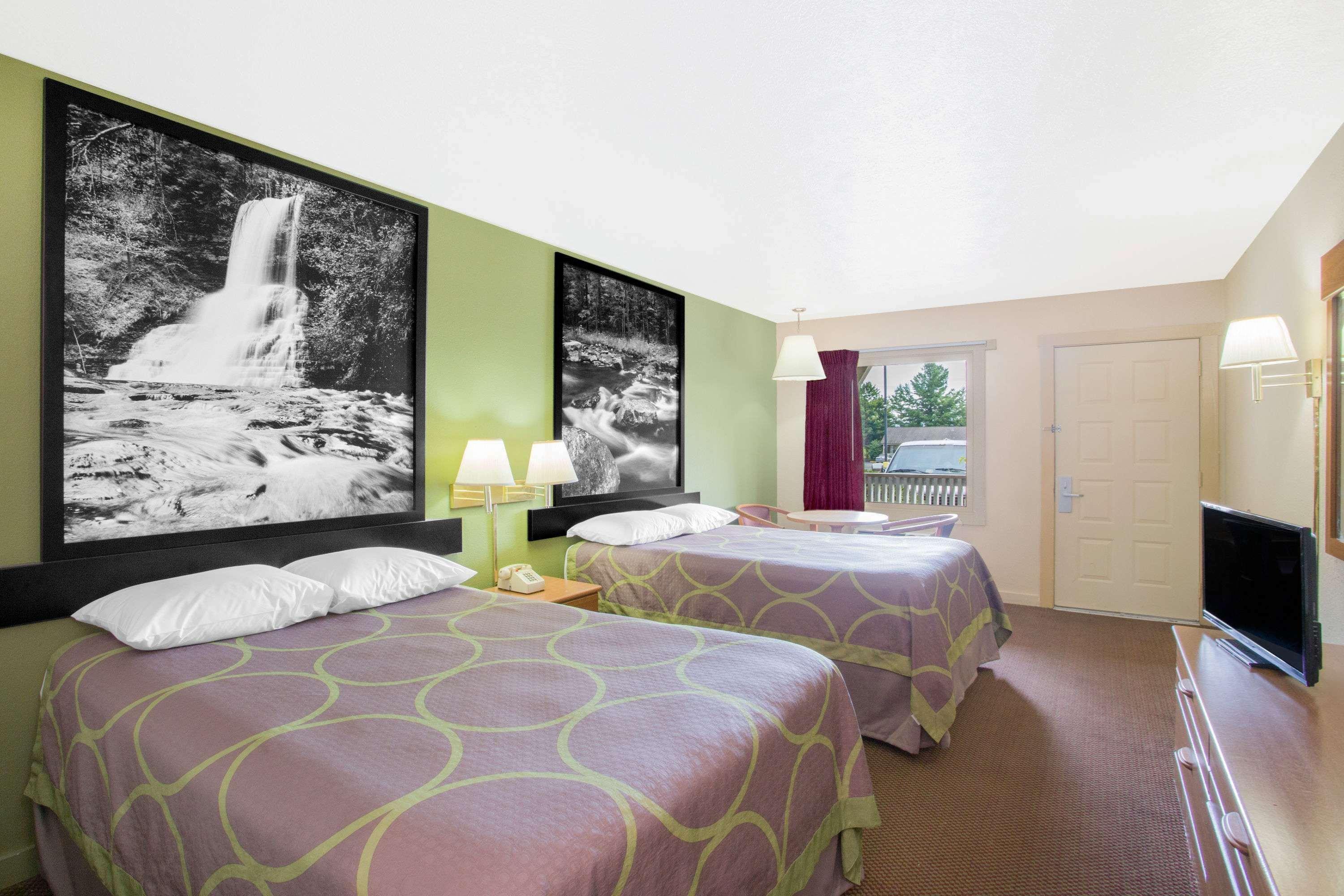 Super 8 By Wyndham Christiansburg Motel Екстериор снимка