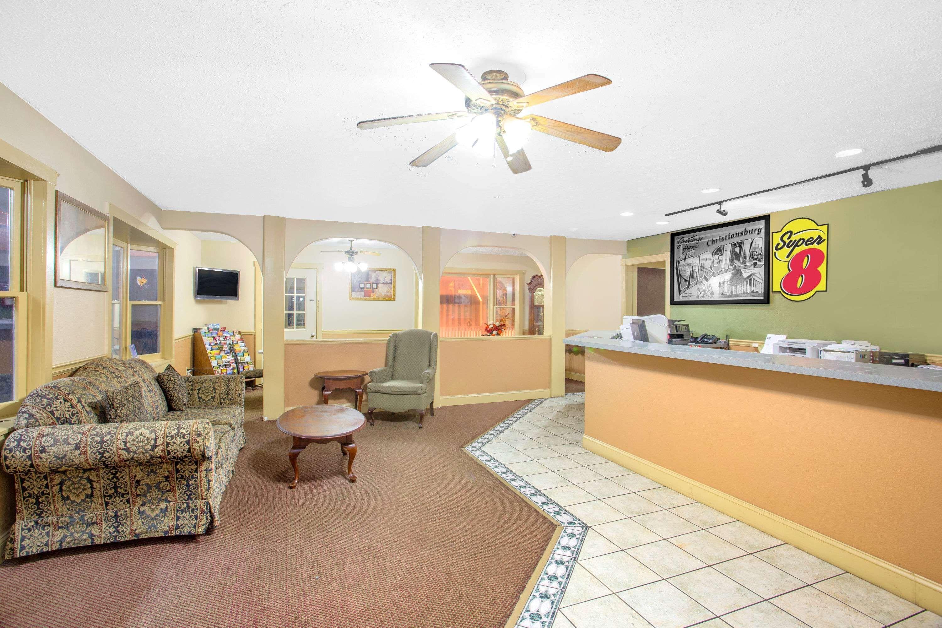 Super 8 By Wyndham Christiansburg Motel Екстериор снимка