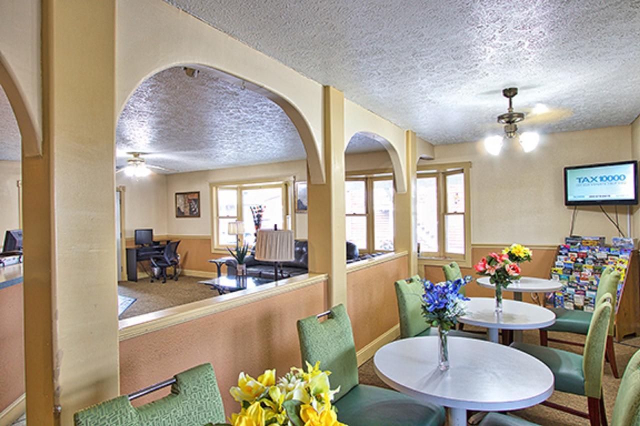 Super 8 By Wyndham Christiansburg Motel Екстериор снимка