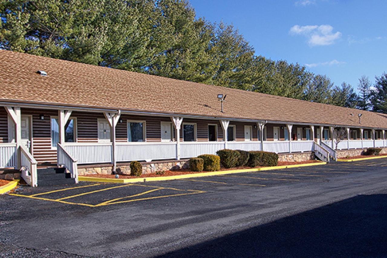 Super 8 By Wyndham Christiansburg Motel Екстериор снимка