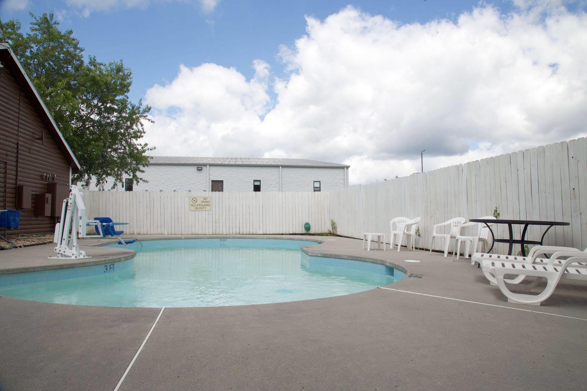 Super 8 By Wyndham Christiansburg Motel Екстериор снимка